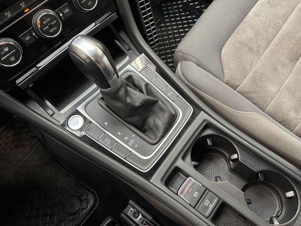 Volkswagen Golf 2015 Valkoinen