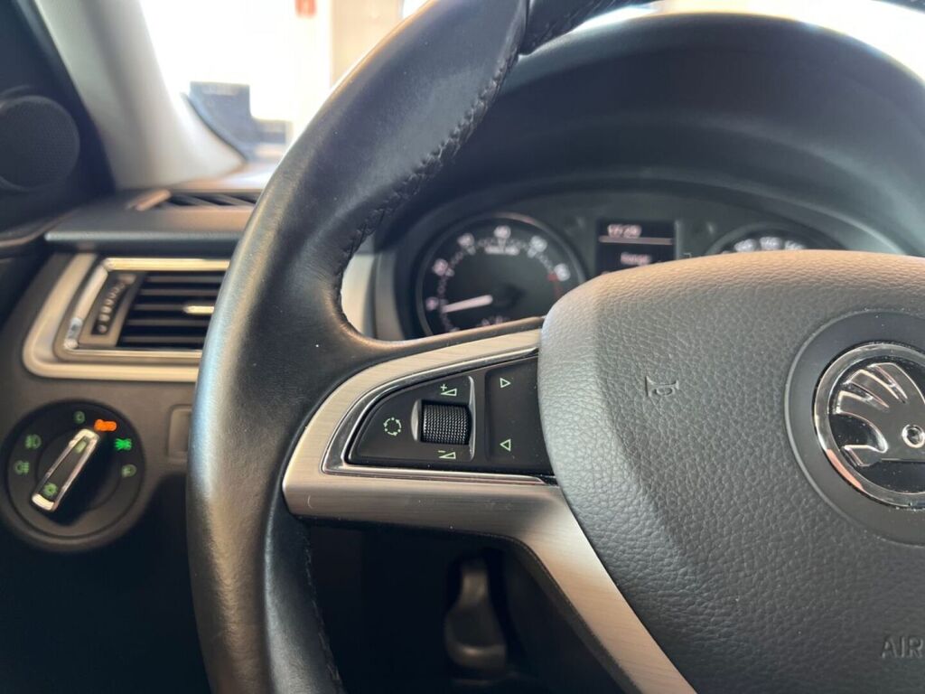 Skoda Rapid 2015 Sininen