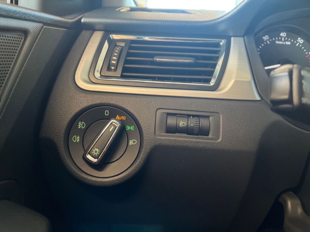 Skoda Rapid 2015 Sininen