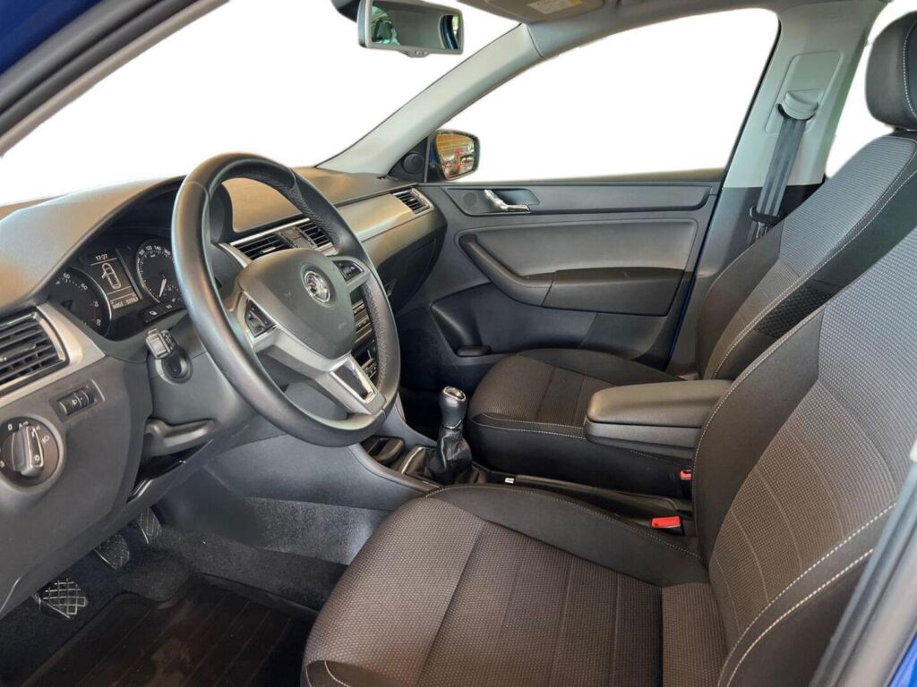 Skoda Rapid 2015 Sininen