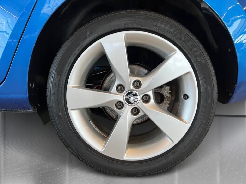 Skoda Rapid 2015 Sininen