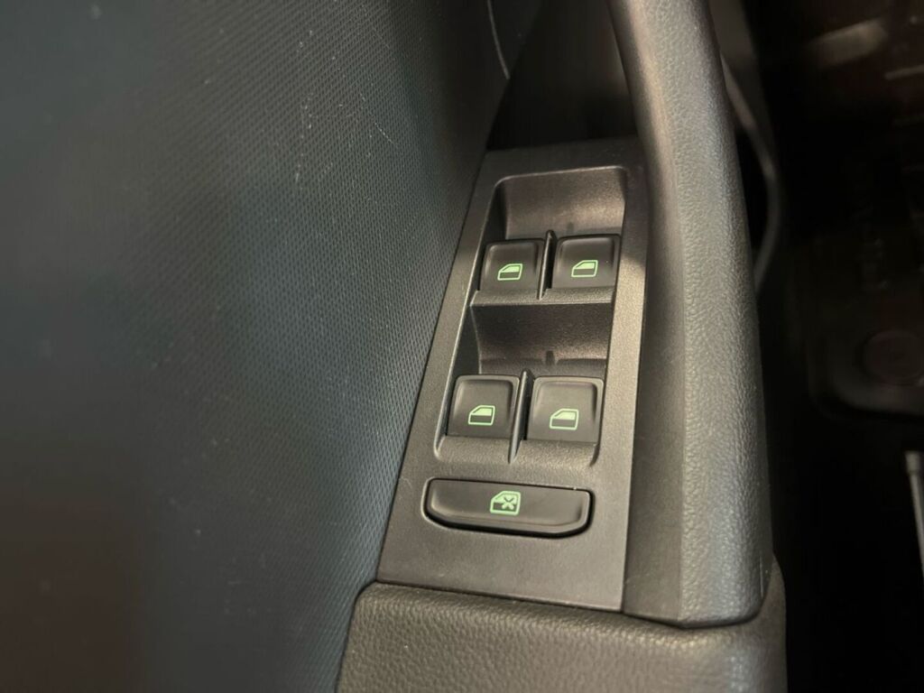 Skoda Rapid 2015 Sininen