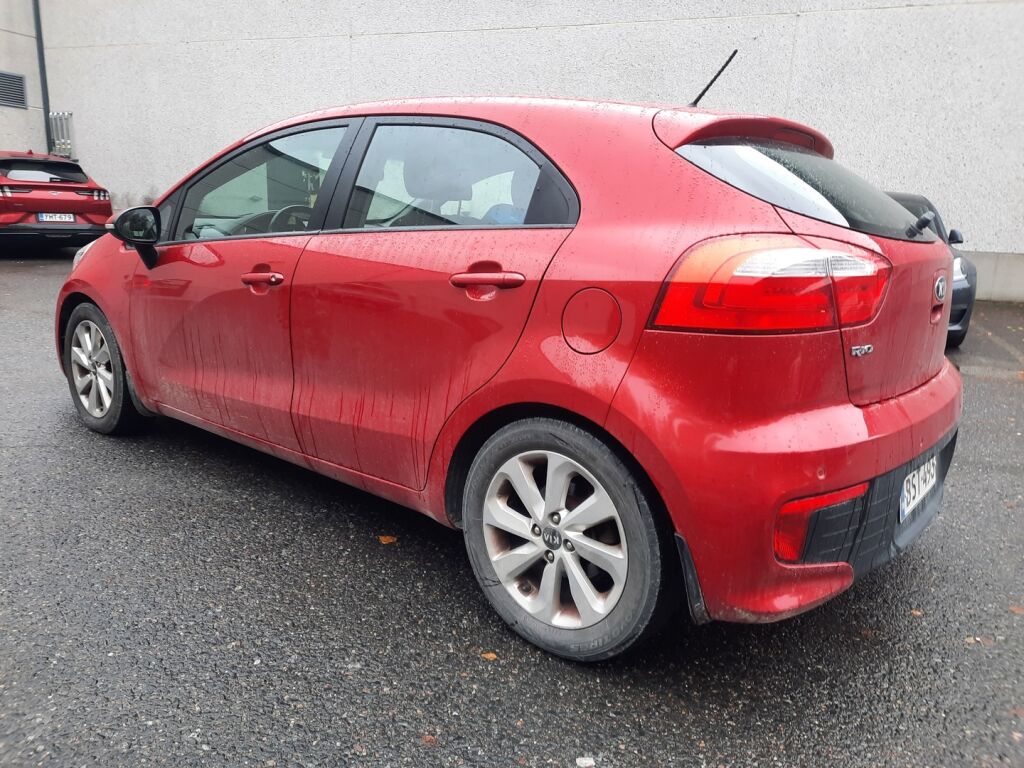 Kia Rio 2015 Punainen