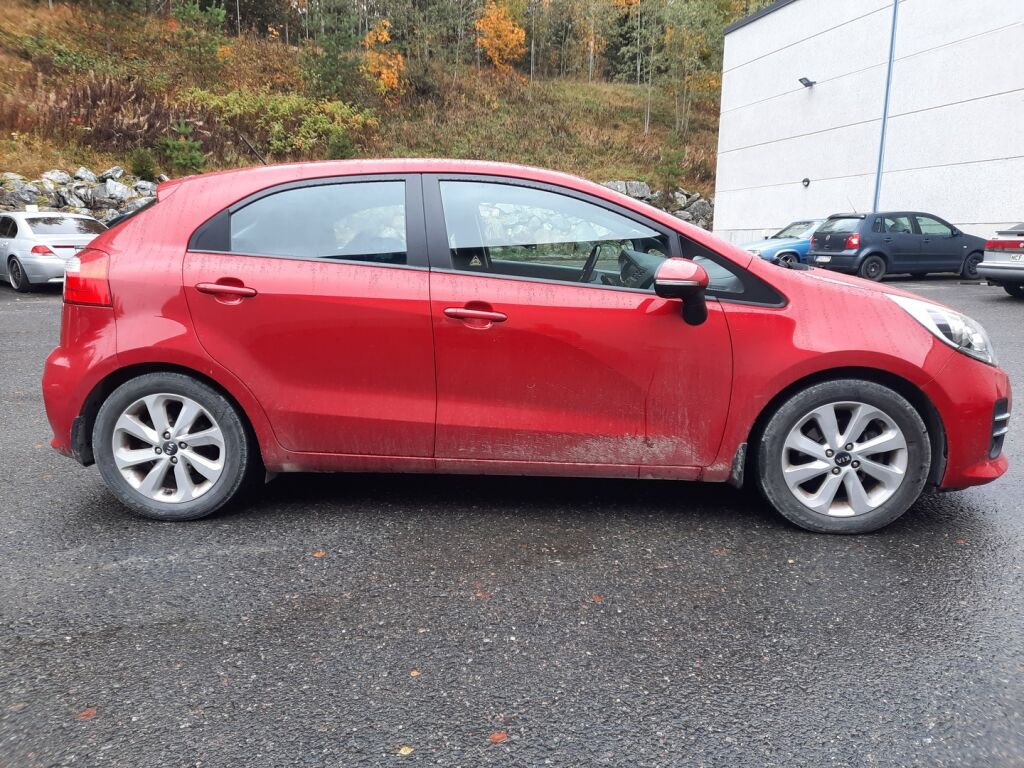 Kia Rio 2015 Punainen