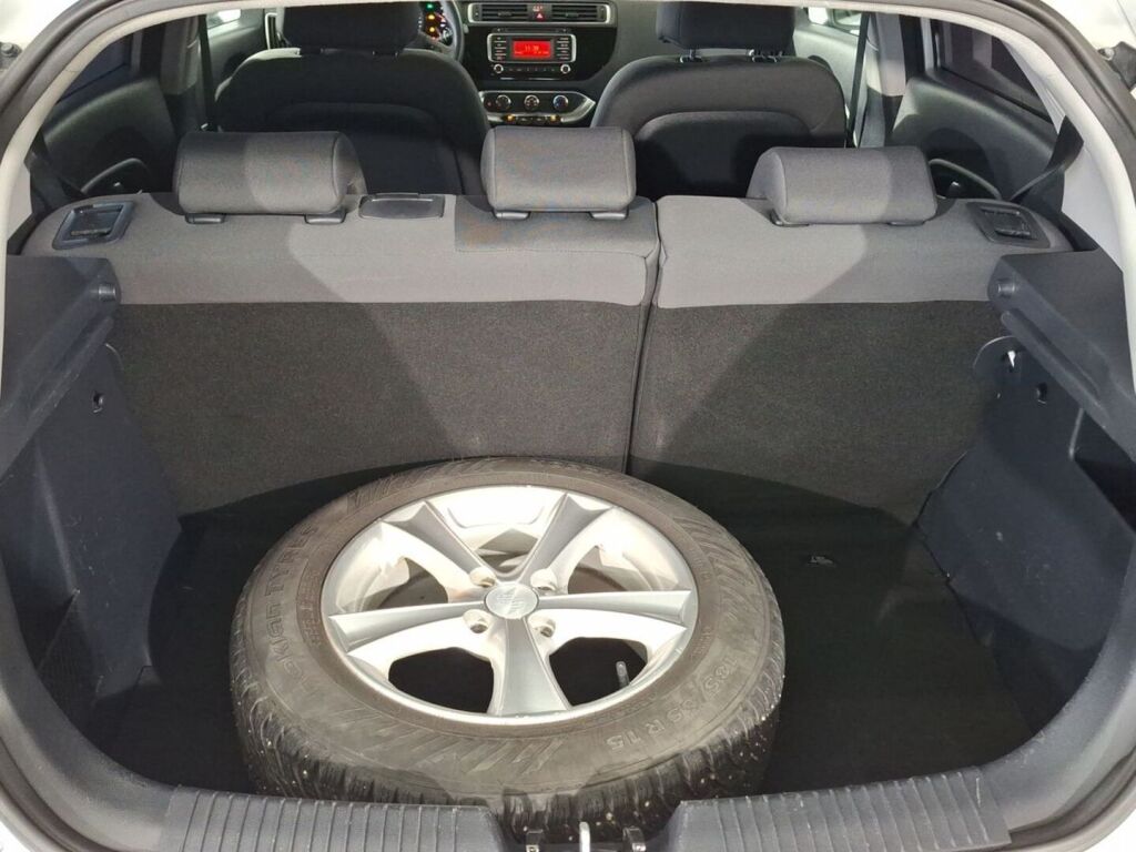 Kia Rio 2015 Hopea