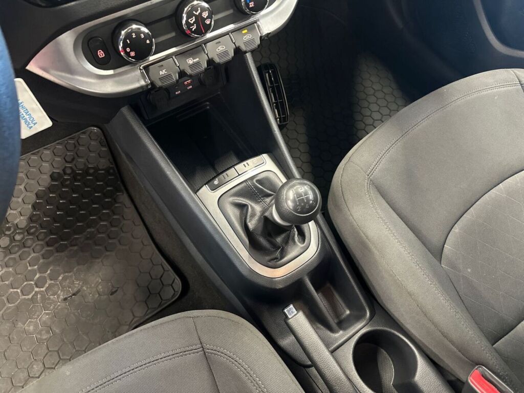 Kia Rio 2015 Hopea