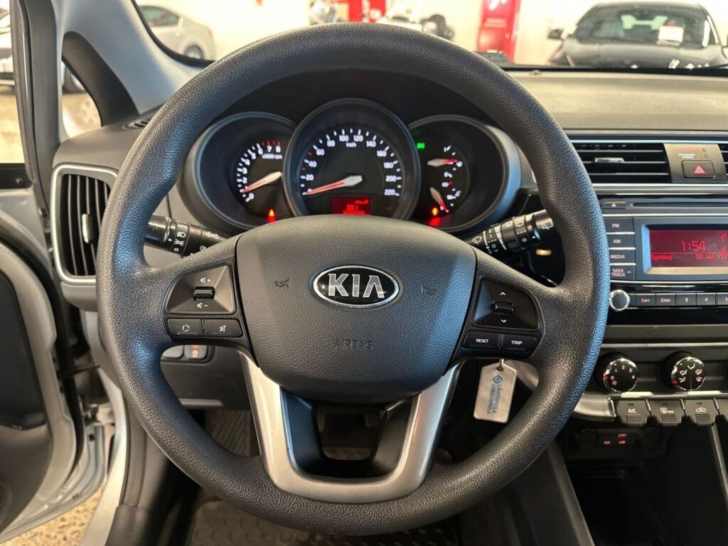 Kia Rio 2015 Hopea