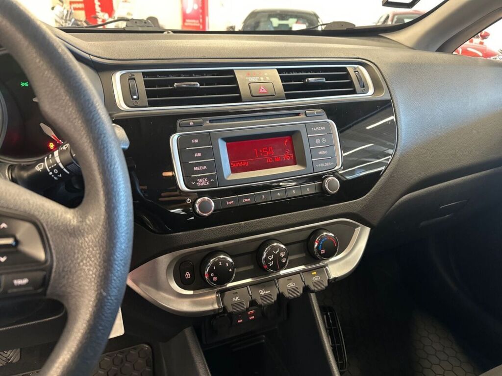 Kia Rio 2015 Hopea