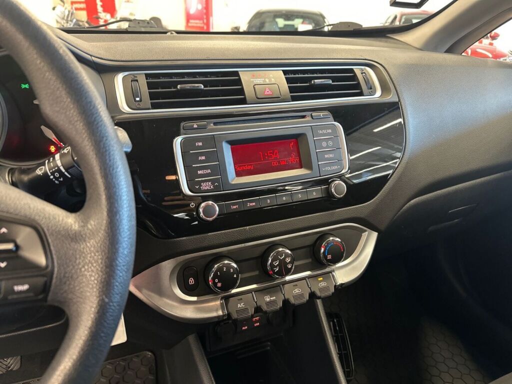 Kia Rio 2015 Hopea