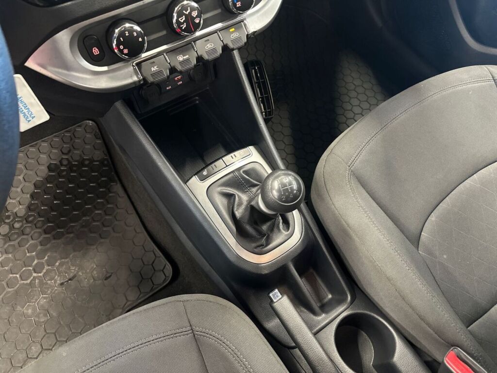 Kia Rio 2015 Hopea
