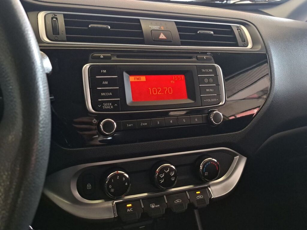Kia Rio 2015 Keltainen