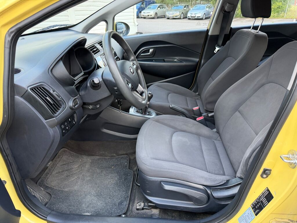Kia Rio 2015 Keltainen