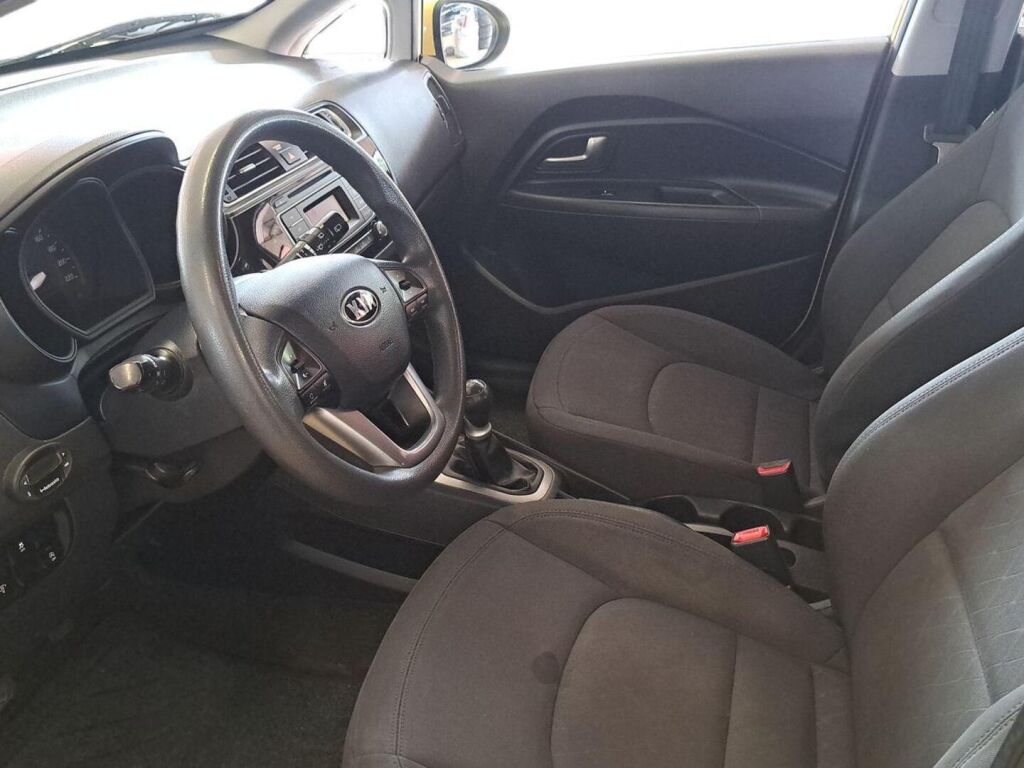 Kia Rio 2015 Keltainen