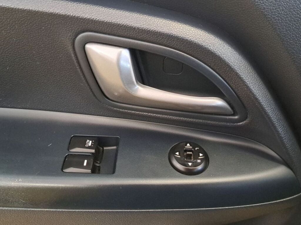 Kia Rio 2015 Keltainen