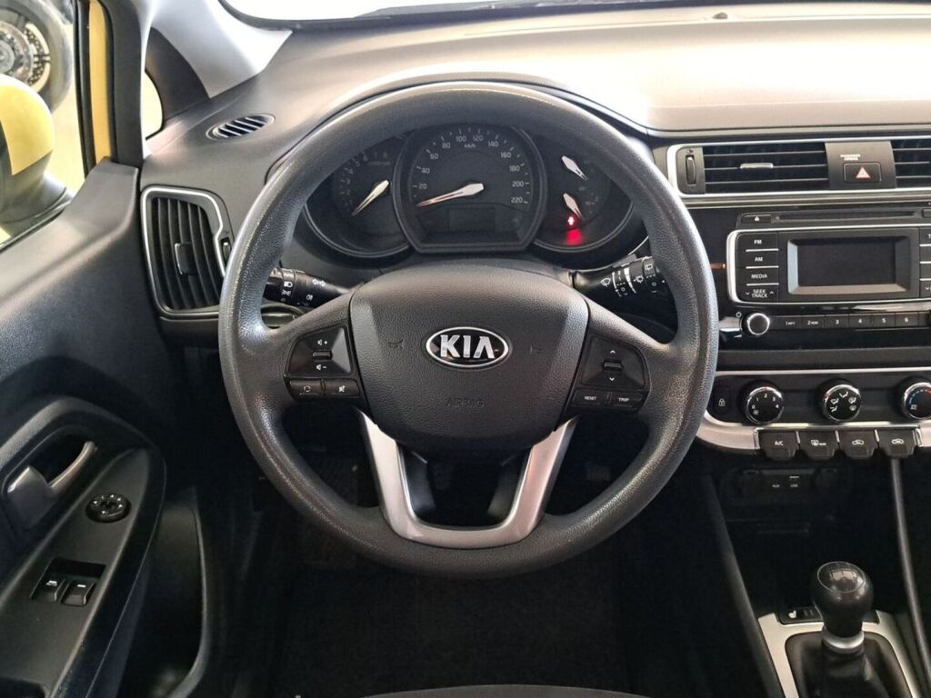 Kia Rio 2015 Keltainen