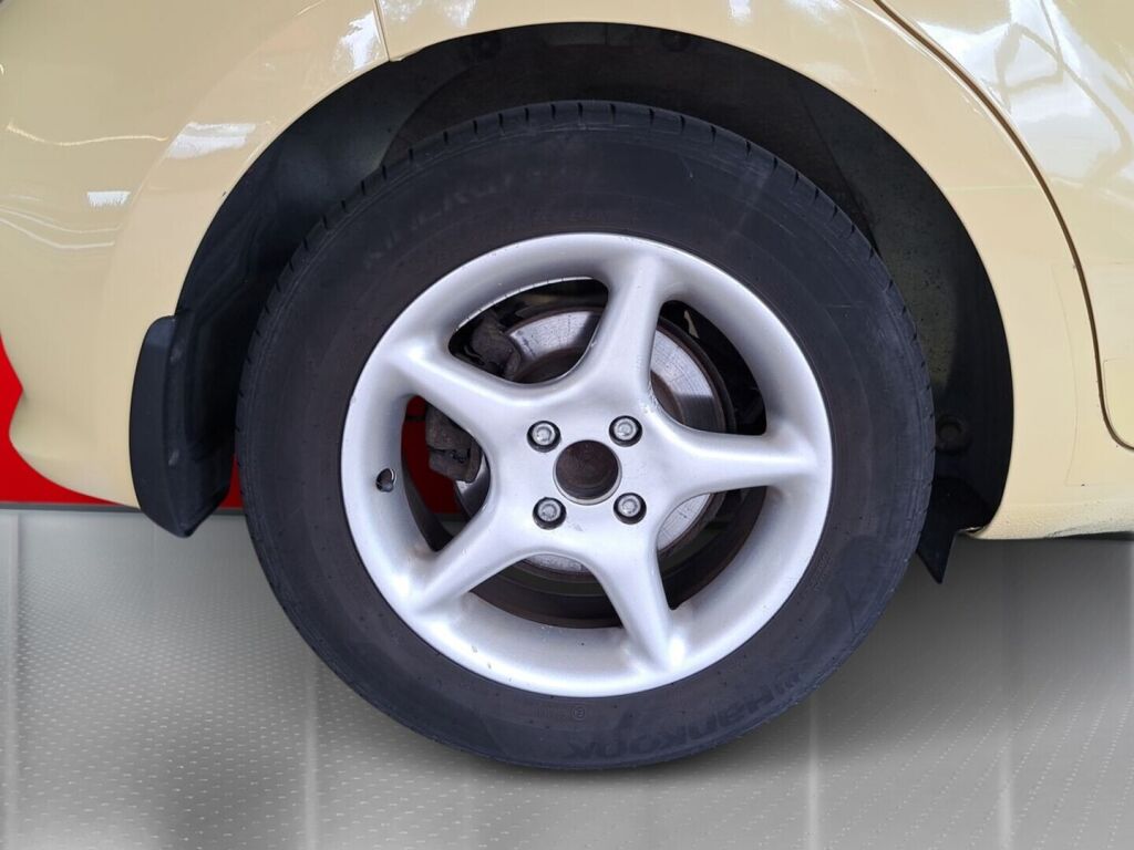 Kia Rio 2015 Keltainen