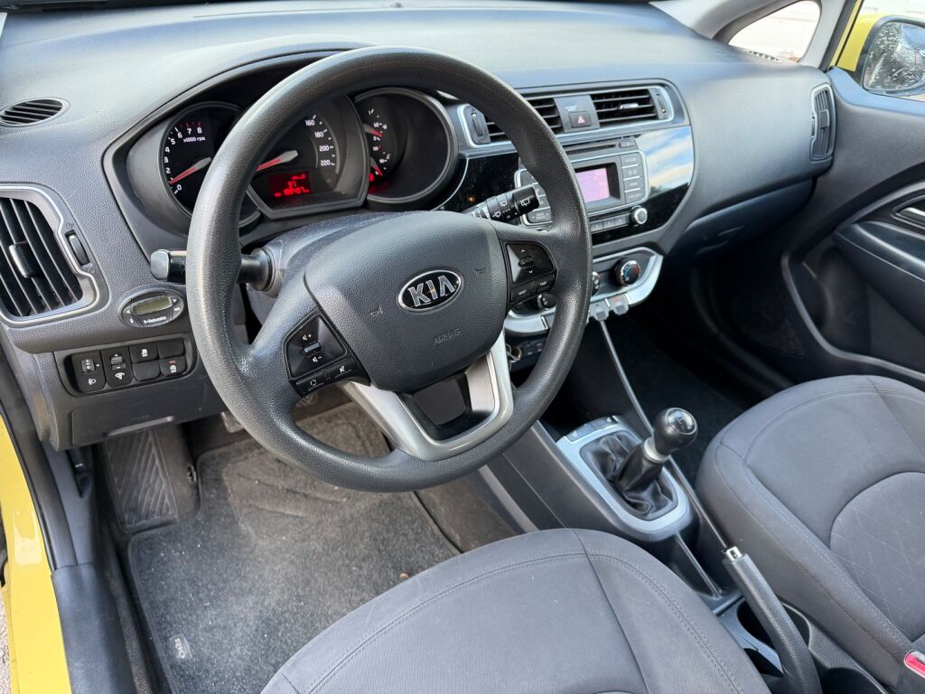 Kia Rio 2015 Keltainen