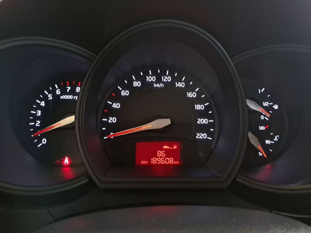 Kia Rio 2015 Keltainen