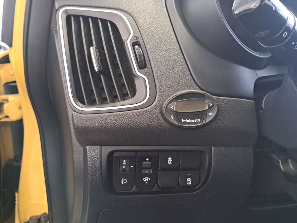 Kia Rio 2015 Keltainen