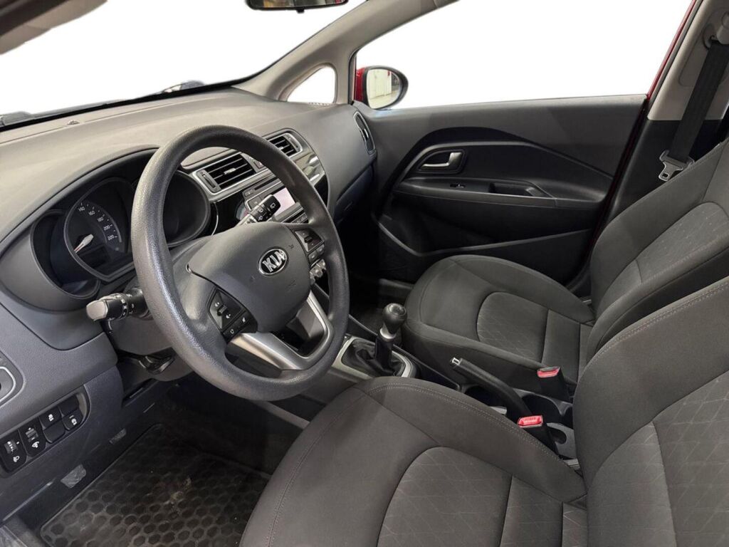 Kia Rio 2015 Punainen