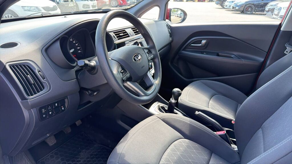 Kia Rio 2015 Punainen