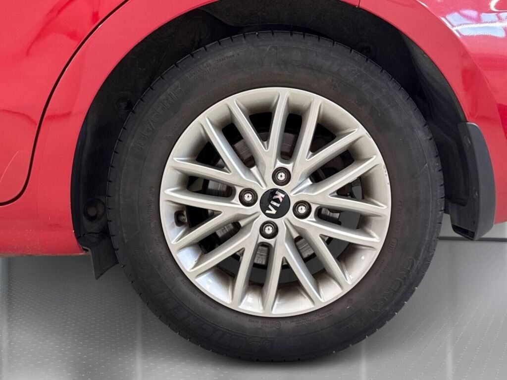 Kia Rio 2015 Punainen