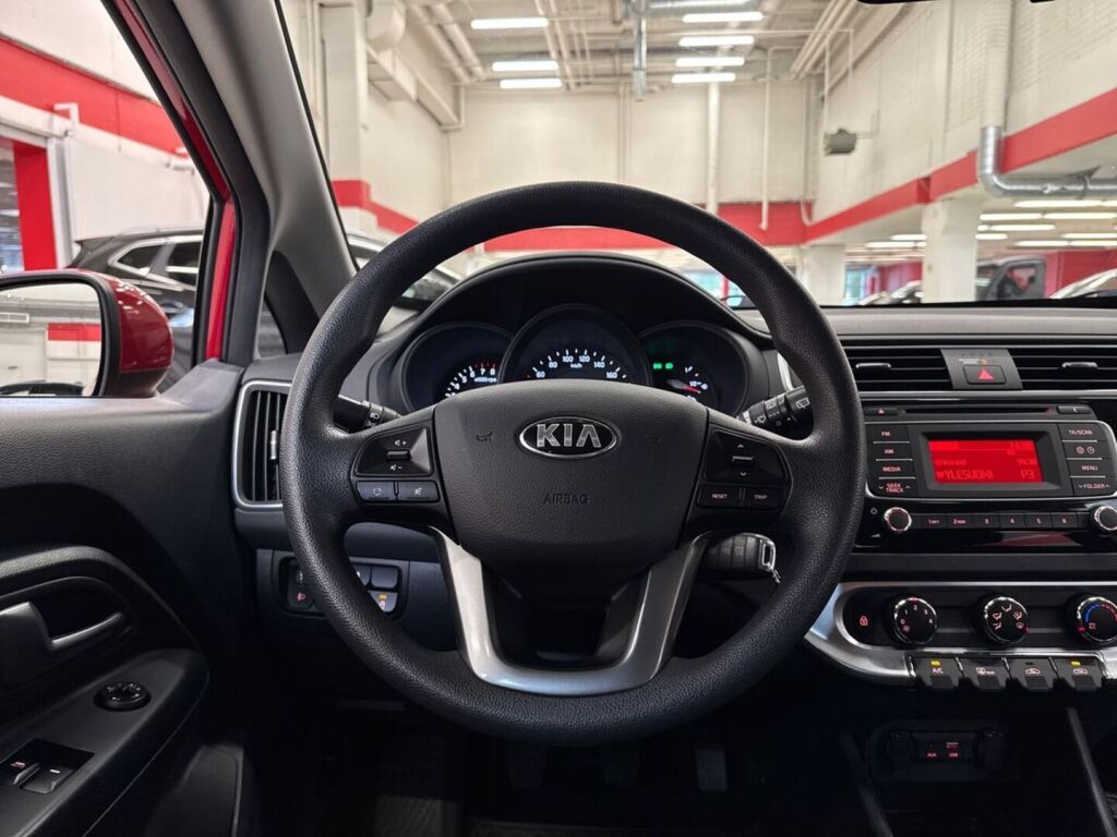 Kia Rio 2015 Punainen