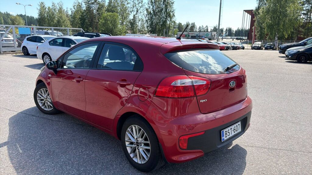 Kia Rio 2015 Punainen