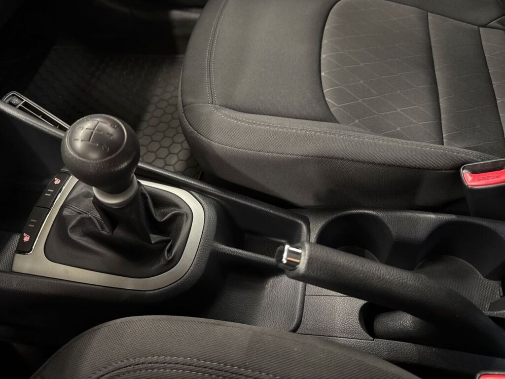 Kia Rio 2015 Punainen
