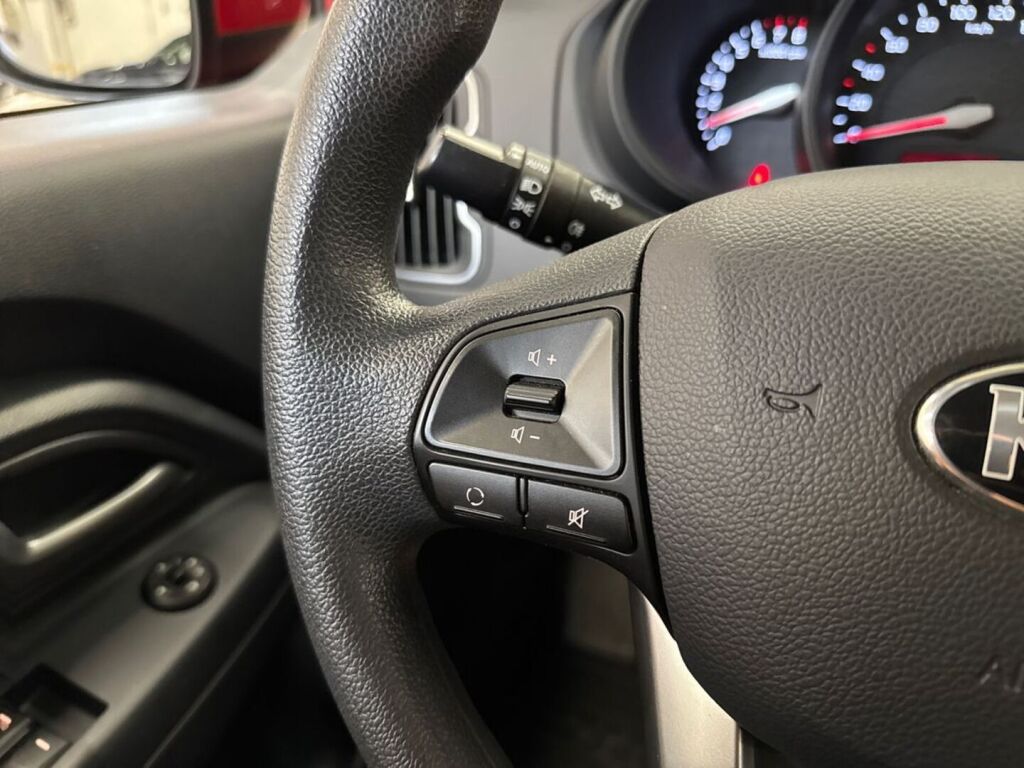 Kia Rio 2015 Punainen