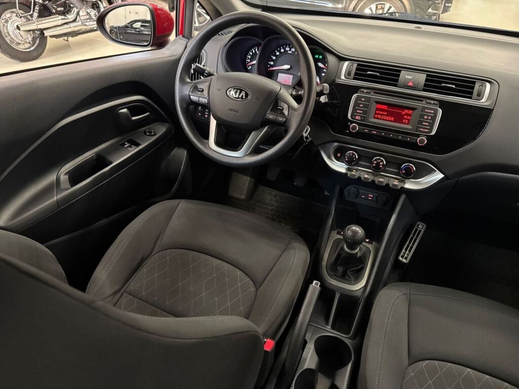 Kia Rio 2015 Punainen