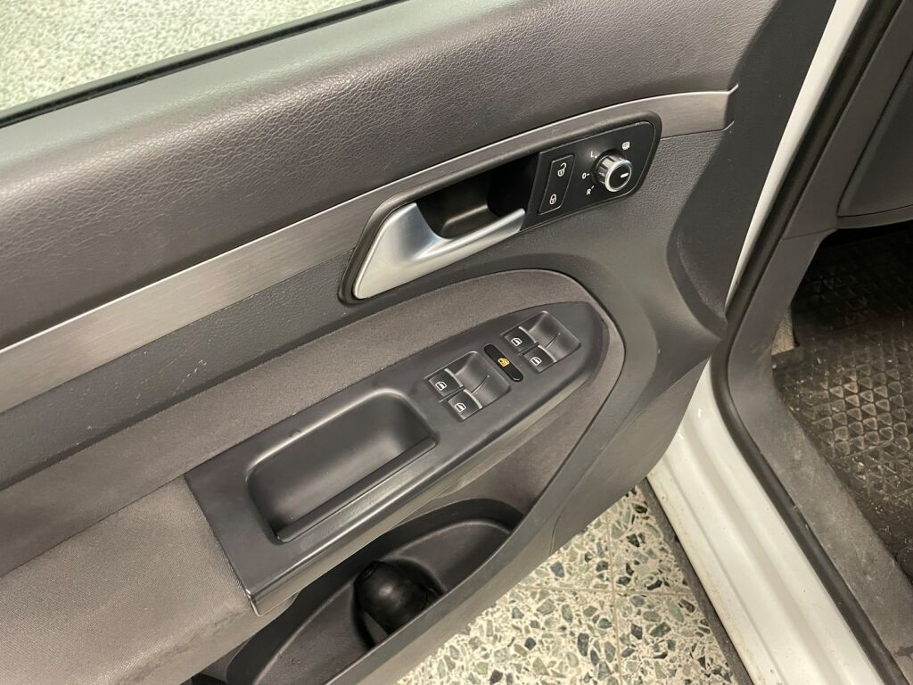 Volkswagen Touran 2015 Valkoinen