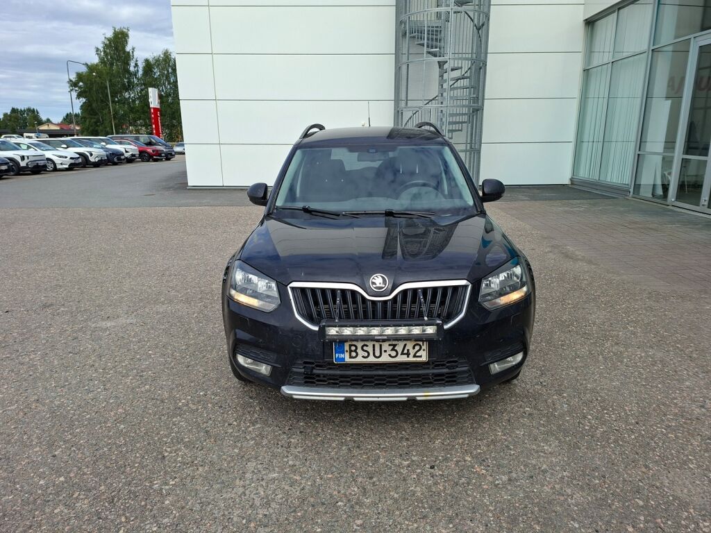 Skoda Yeti 2015 Musta