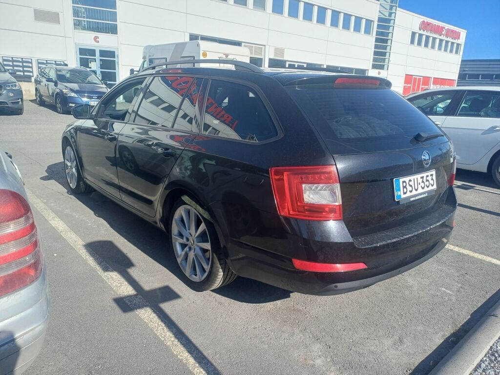 Skoda Octavia 2015 Musta