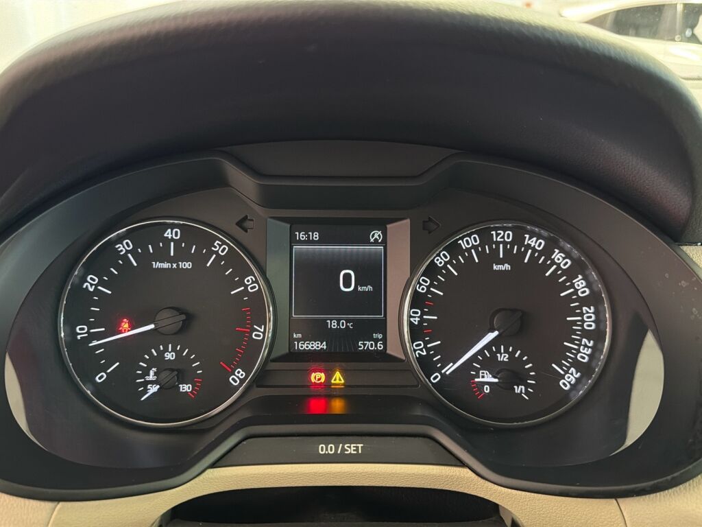 Skoda Octavia 2015 Musta