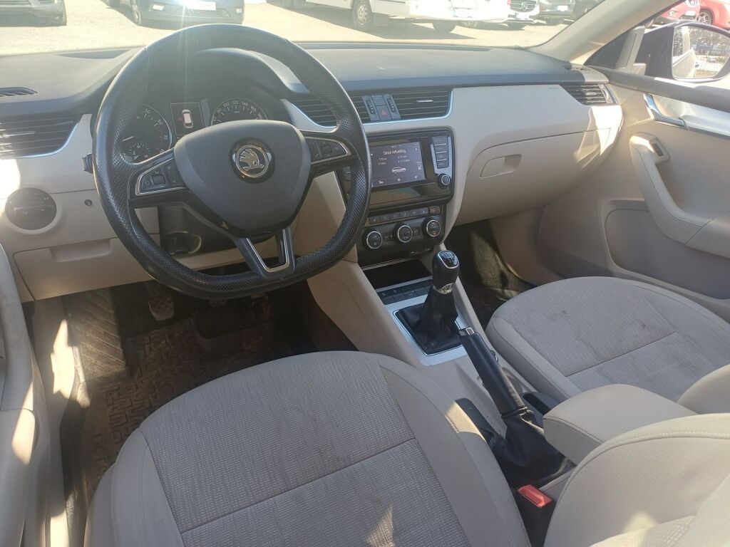 Skoda Octavia 2015 Musta