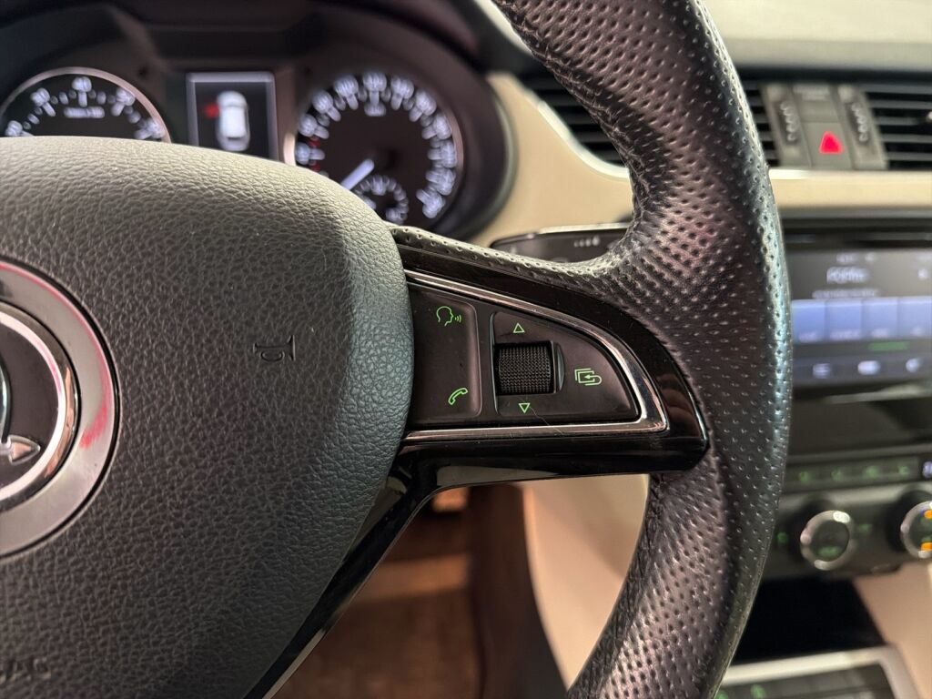 Skoda Octavia 2015 Musta