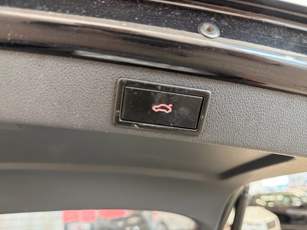 Skoda Octavia 2015 Musta