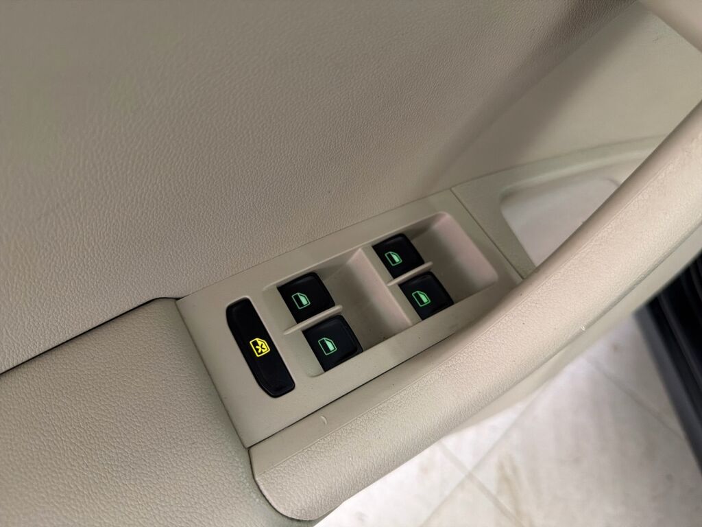 Skoda Octavia 2015 Musta