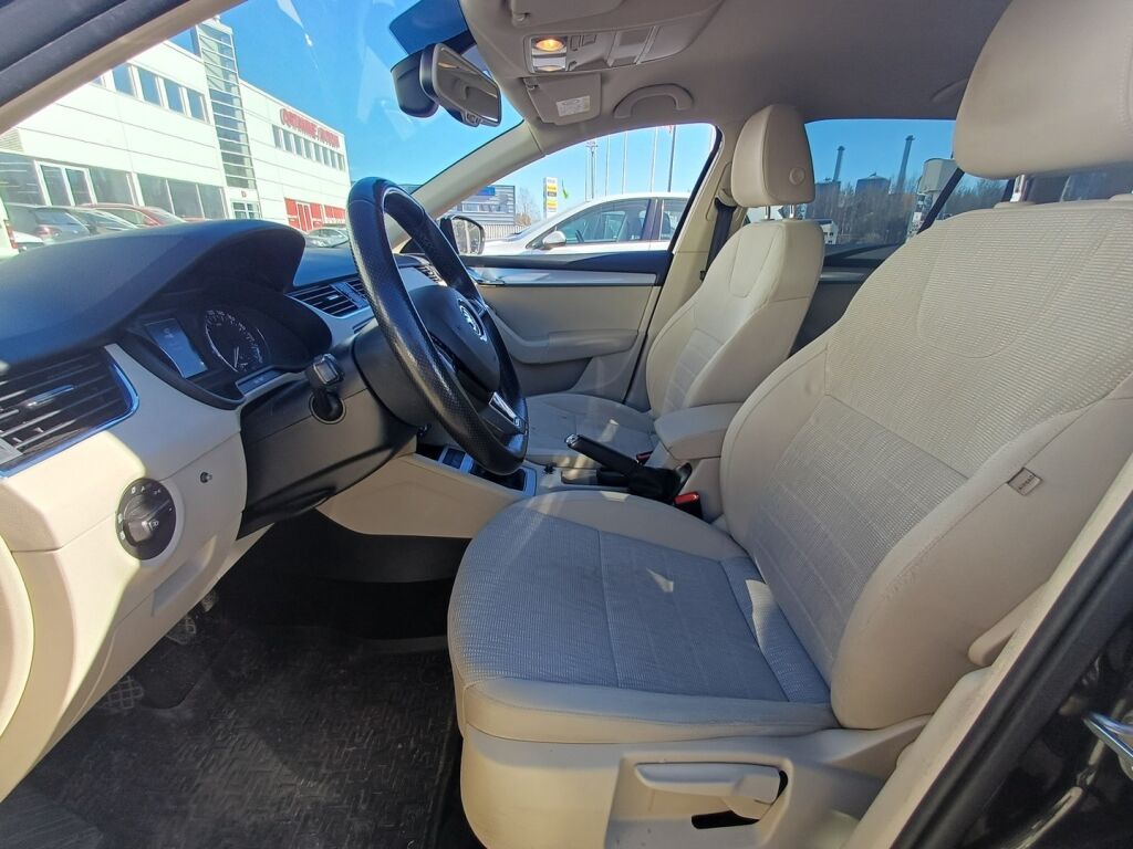 Skoda Octavia 2015 Musta