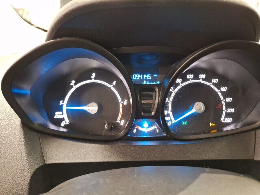 Ford Transit Courier 2015 Valkoinen