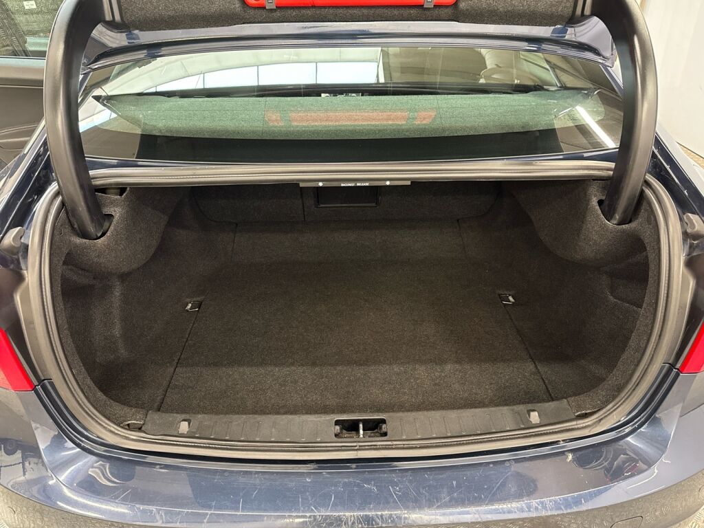 Volvo S60 2015 Sininen