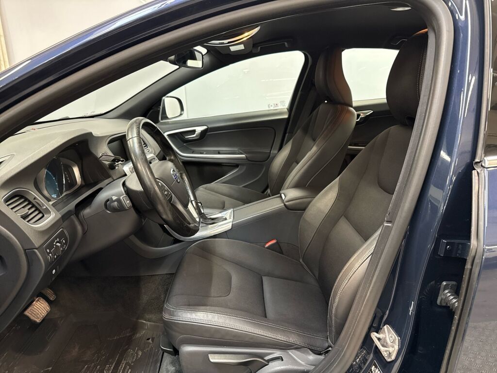 Volvo S60 2015 Sininen