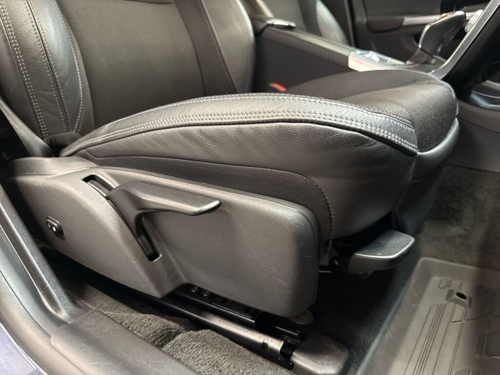 Volvo S60 2015 Sininen