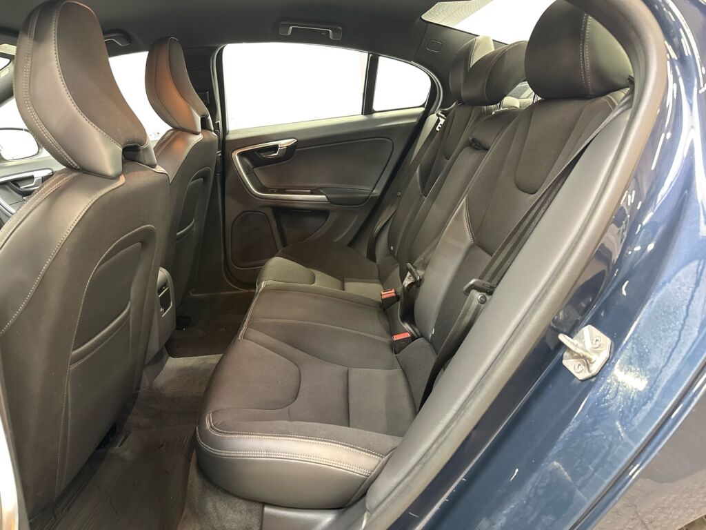 Volvo S60 2015 Sininen