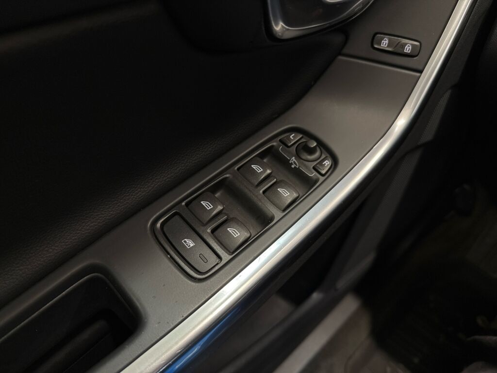 Volvo S60 2015 Sininen