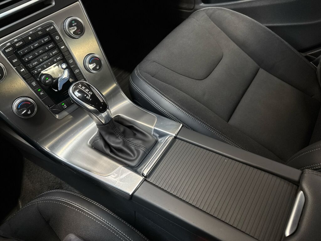 Volvo S60 2015 Sininen