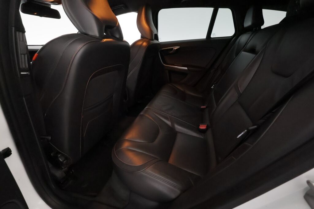 Volvo V60 2015 Valkoinen