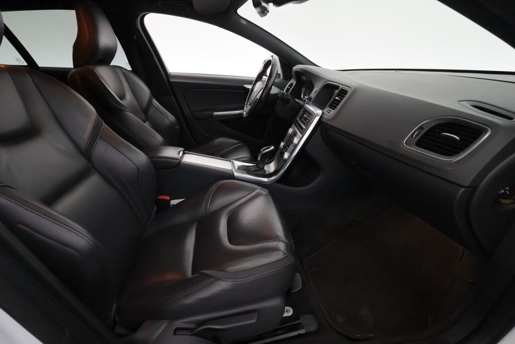 Volvo V60 2015 Valkoinen