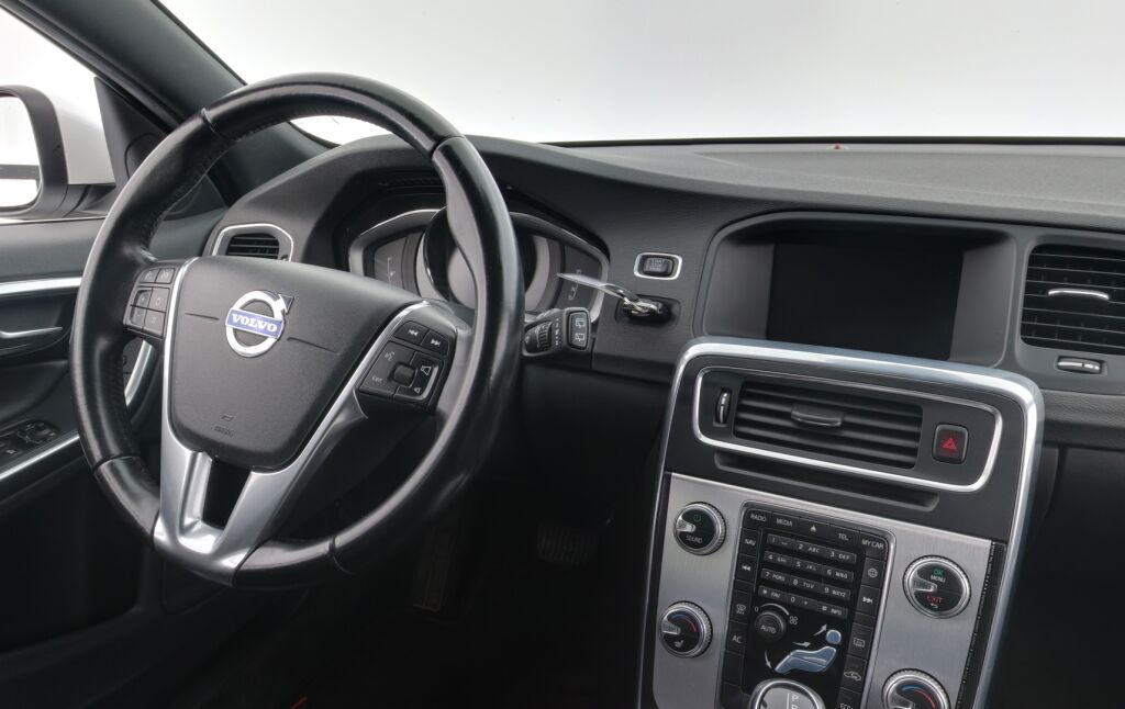 Volvo V60 2015 Valkoinen